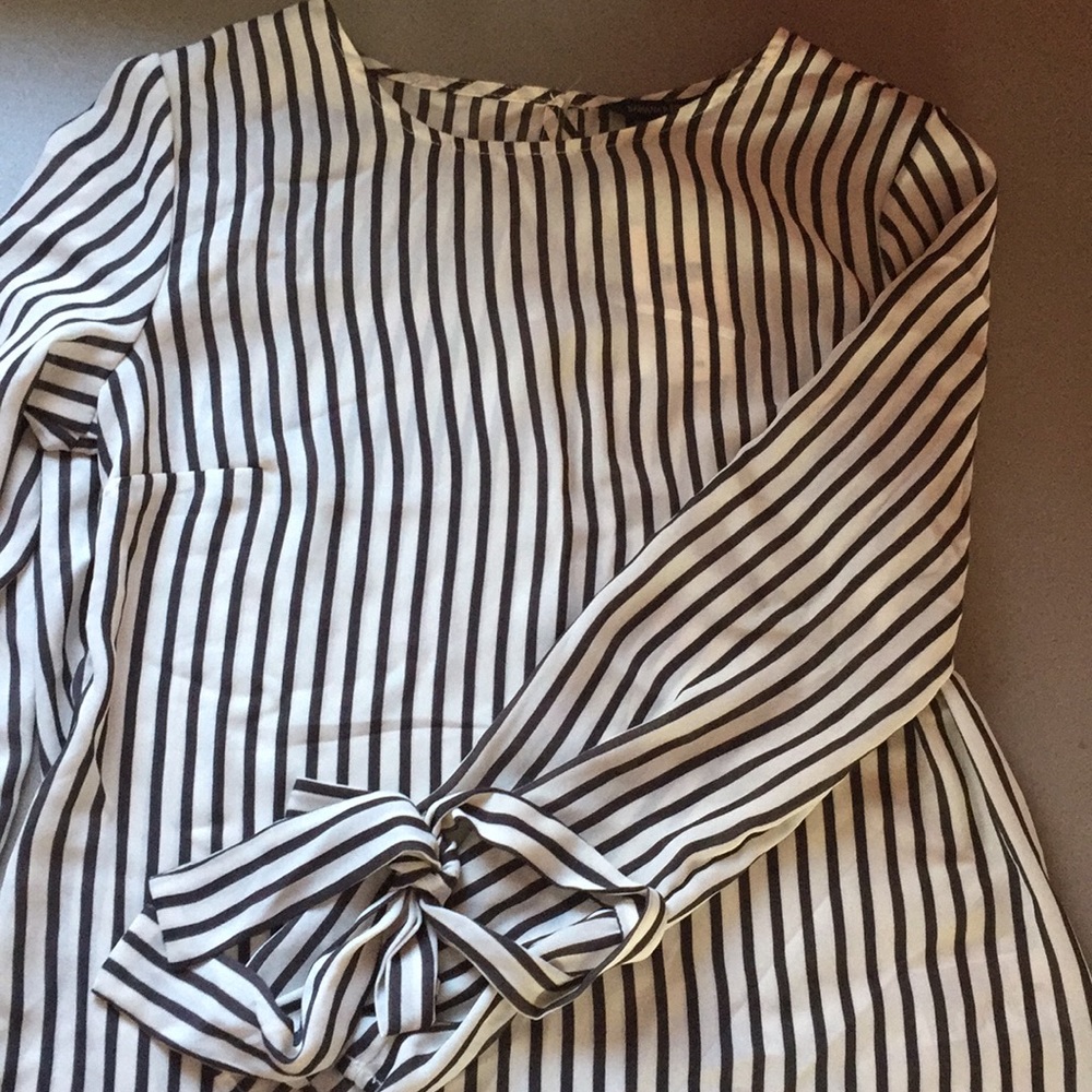 NWT Banana Republic blouse-black and white striped